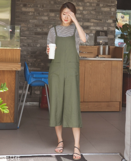 背帶褲怎么穿好看？清新減齡的春日穿搭