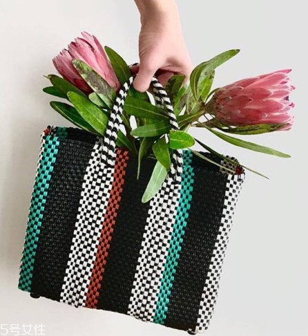 truss包包多少錢？有品味的你一定要有