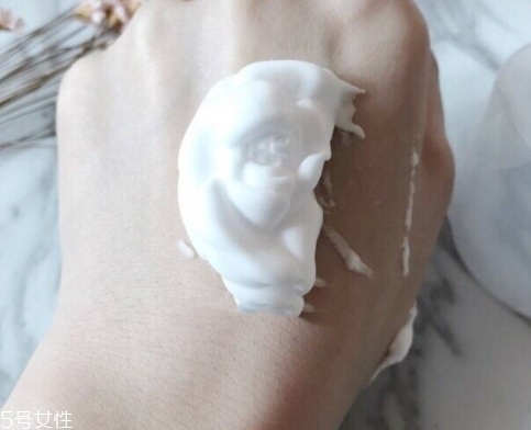 潔面泡沫能卸妝嗎？