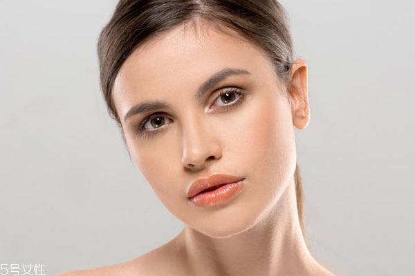 眼妝和唇妝怎么搭配好看？美到窒息的三種搭配