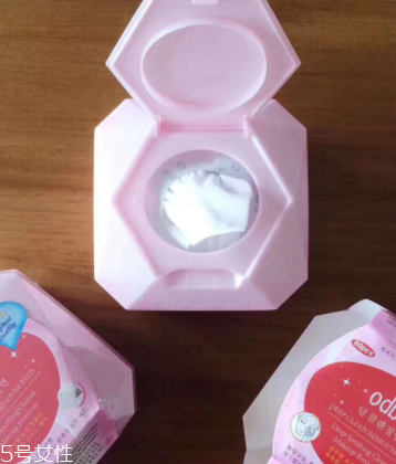 用完卸妝巾還用洗臉么？不洗凈會(huì)刺激皮膚