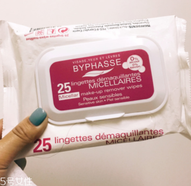 用完卸妝巾還用洗臉么？不洗凈會(huì)刺激皮膚