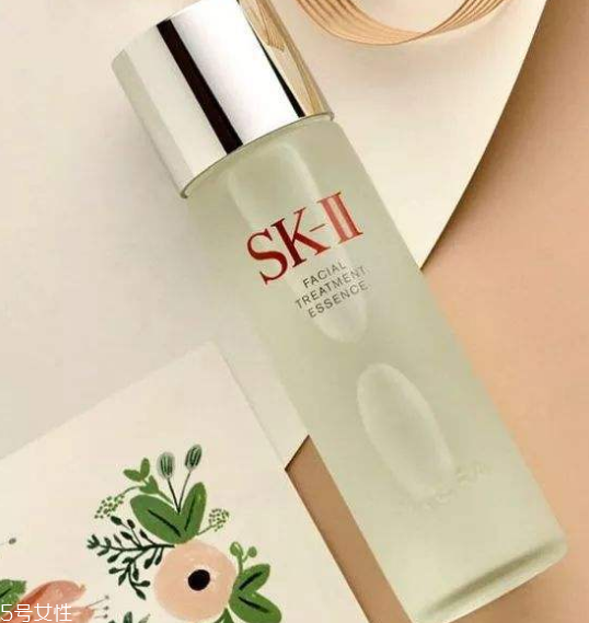 神仙水用手拍還是用化妝棉 各有優(yōu)缺點 神仙水用手拍還是用化妝棉 各有優(yōu)缺點