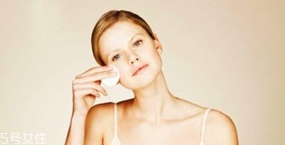 怎么用化妝棉洗臉 如何正確使用化妝棉 怎么用化妝棉洗臉 如何正確使用化妝棉
