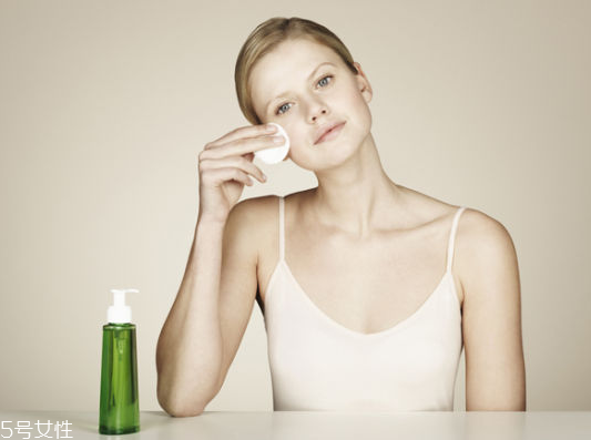 化妝棉和卸妝棉一樣嗎 化妝棉的和卸妝棉的用法 化妝棉和卸妝棉一樣嗎 化妝棉的和卸妝棉的用法