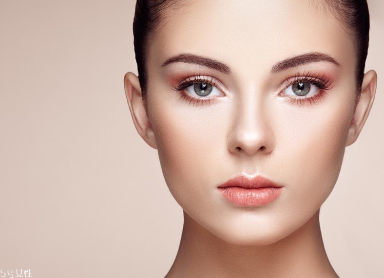 眼妝和唇妝怎么搭配好看？美到窒息的三種搭配