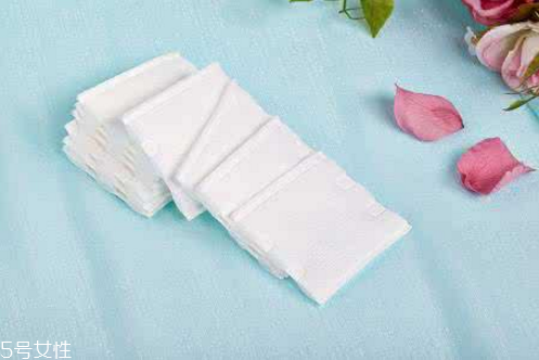 化妝棉會(huì)過(guò)期嗎 過(guò)期的化妝棉不要用 化妝棉會(huì)過(guò)期嗎 過(guò)期的化妝棉不要用