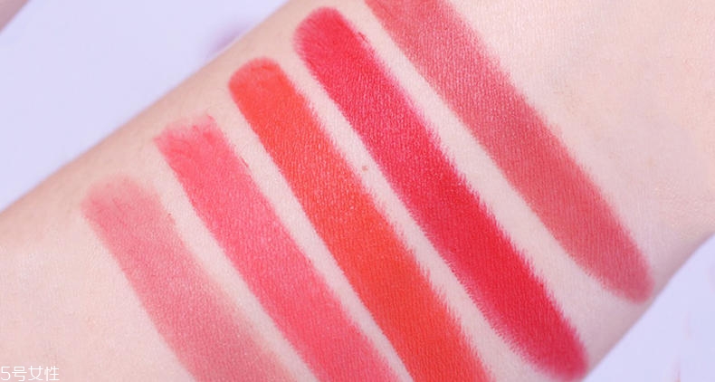 可口可樂彩妝有哪些？可口可樂聯(lián)名菲詩小鋪彩妝盤點(diǎn)