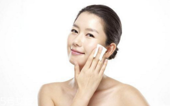 化妝棉和卸妝棉可以重復(fù)用嗎 化妝棉的使用壽命 化妝棉和卸妝棉可以重復(fù)用嗎 化妝棉的使用壽命