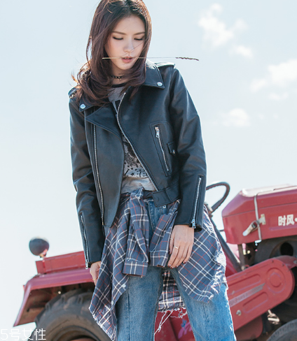 皮衣粘上泡沫膠怎么辦？泡沫膠的清理方法