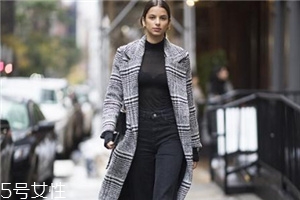 黑色打底衫怎么配衣服？時(shí)尚界的常青單品