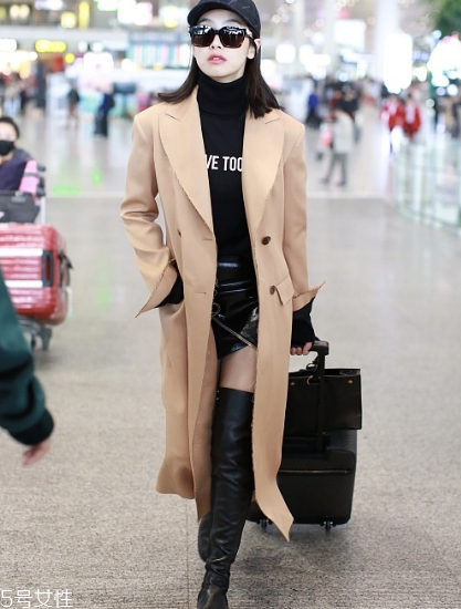 黑色打底衫怎么配衣服？時(shí)尚界的常青單品