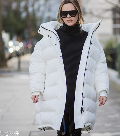 黑色打底衫怎么配衣服？時(shí)尚界的常青單品