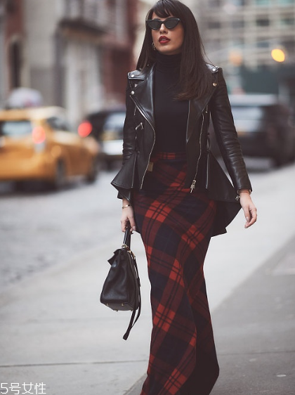 黑色打底衫怎么配衣服？時(shí)尚界的常青單品