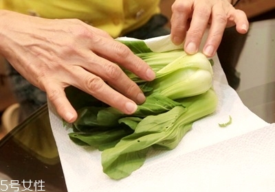 怎么洗蔬菜去農(nóng)藥殘留 如何去除蔬菜上的農(nóng)藥殘留 怎么洗蔬菜去農(nóng)藥殘留 如何去除蔬菜上的農(nóng)藥殘留