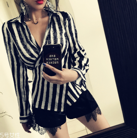 今年流行什么樣的白襯衫？襯衫也有新花樣