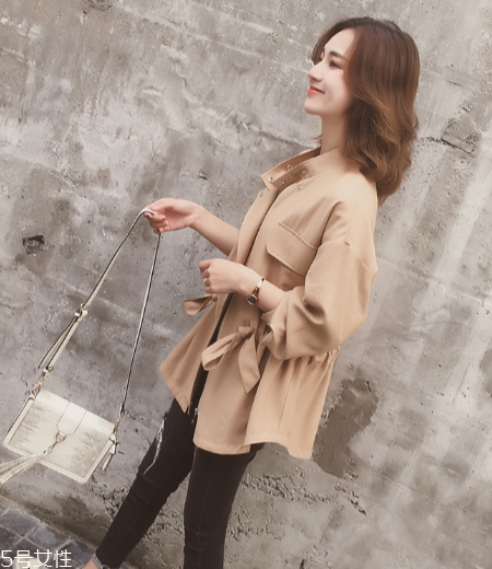 今年流行什么樣的風(fēng)衣？這幾款少女感十足