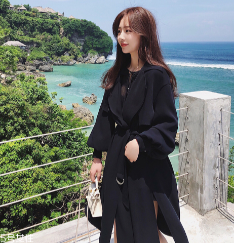 今年流行什么樣的風(fēng)衣？這幾款少女感十足