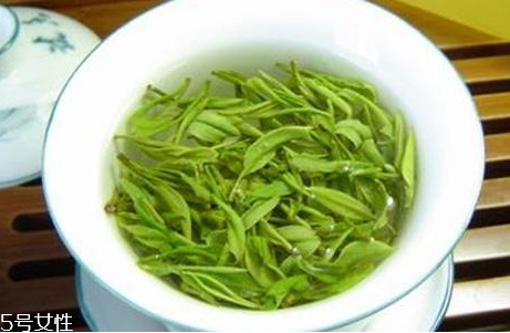 毛尖什么時候采摘 清明節(jié)及谷雨前后 毛尖什么時候采摘 清明節(jié)及谷雨前后