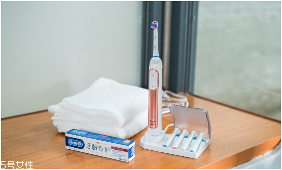 歐樂b電動牙刷怎么樣？四個刷頭很好用