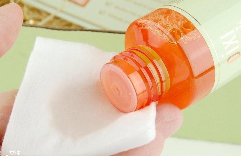 去角質(zhì)化妝水含酒精嗎？適合痘肌嗎？