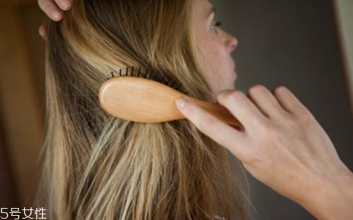 為什么天天洗頭還是油？洗發(fā)水不能直接抹頭頂