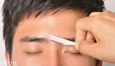 男生怎么化妝顯臉?。窟@4個(gè)地方化好秒帥