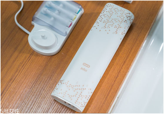 歐樂(lè)b電動(dòng)牙刷怎么樣？四個(gè)刷頭很好用