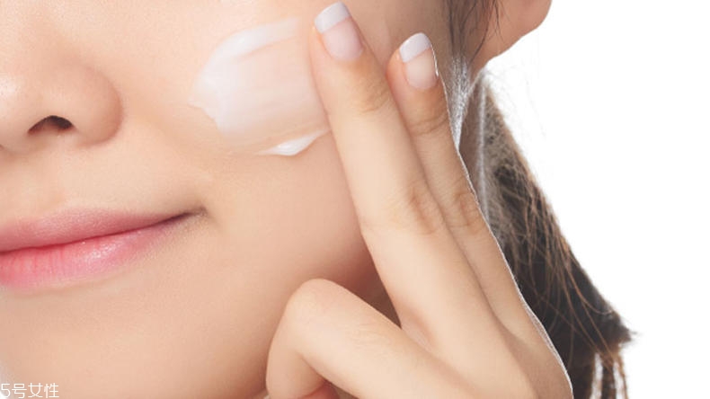 春季爆痘爛臉怎么回事？這幾點(diǎn)修復(fù)技巧拿去