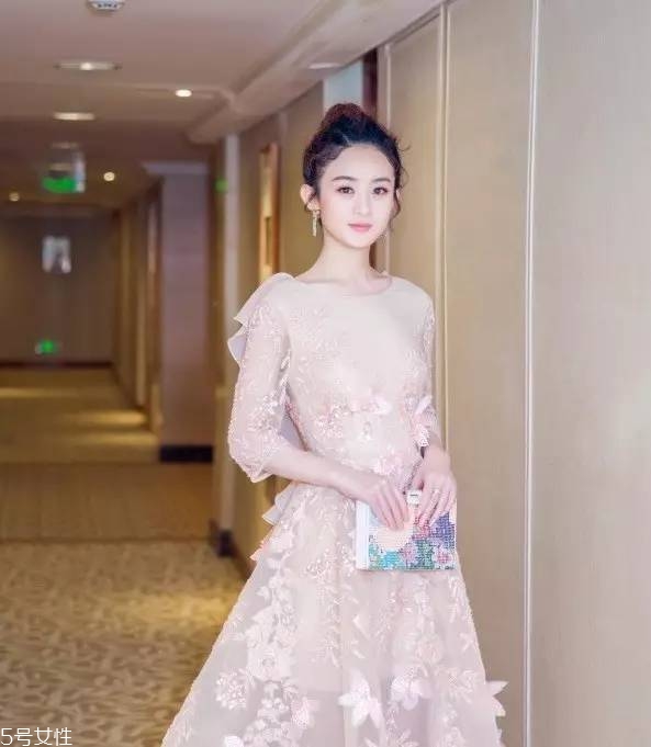 空氣丸子頭怎么弄 側分半丸子頭扎法 空氣丸子頭怎么弄 側分半丸子頭扎法