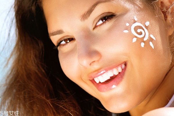 便宜的防曬霜有用嗎？高端和中低端防曬的區(qū)別