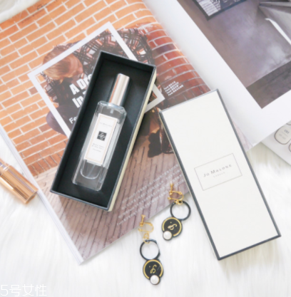 水生調(diào)聞起來像什么？讓人想起大海的香水