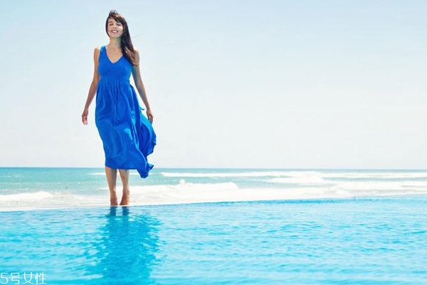 水生調(diào)聞起來像什么？讓人想起大海的香水