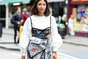 泡泡袖衣服怎么搭配？在大女人和小公舉之間自由轉(zhuǎn)換