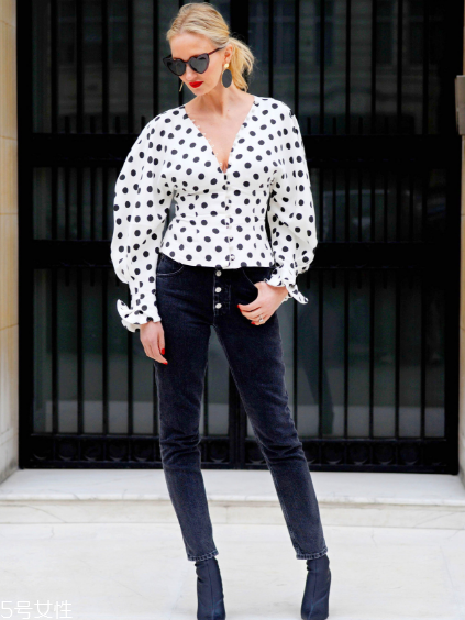 泡泡袖衣服怎么搭配？在大女人和小公舉之間自由轉(zhuǎn)換