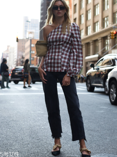 泡泡袖衣服怎么搭配？在大女人和小公舉之間自由轉(zhuǎn)換