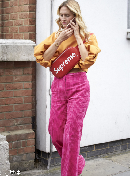 泡泡袖衣服怎么搭配？在大女人和小公舉之間自由轉(zhuǎn)換