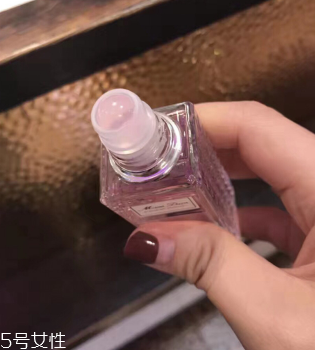 迪奧滾珠香水好聞嗎？dior新品2018滾珠香水香評(píng)