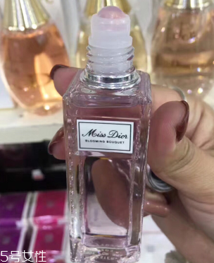 迪奧滾珠香水怎么使用？dior滾珠香水用法