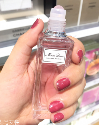 迪奧滾珠香水怎么使用？dior滾珠香水用法