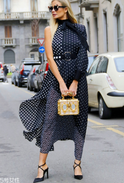 露肩裝怎么穿好看？用它撩倒全世界吧