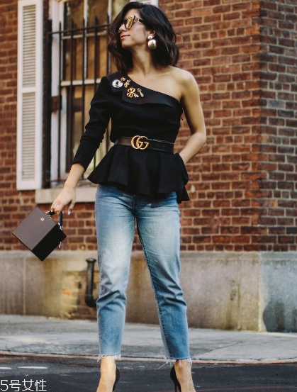 露肩裝怎么穿好看？用它撩倒全世界吧