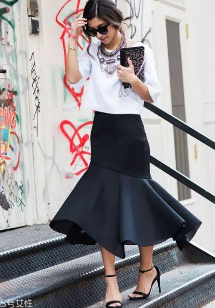 包臀裙配什么上衣好看？給你一個充滿女人味的春天