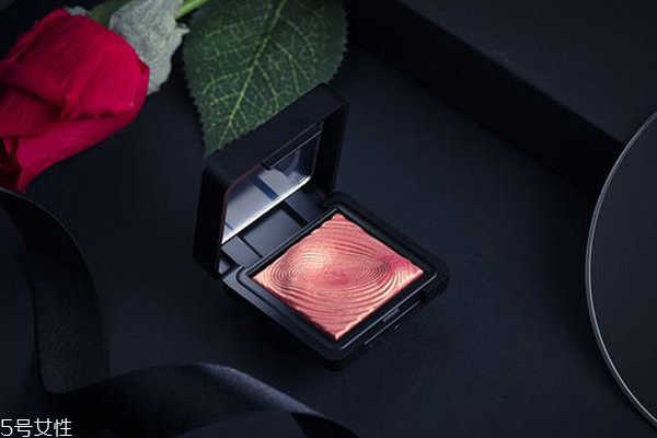 開架眼影有哪些？小眾亮眼不輸貴婦