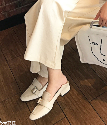 什么樣的鞋子顯腿長(zhǎng)？拯救自己的小短腿