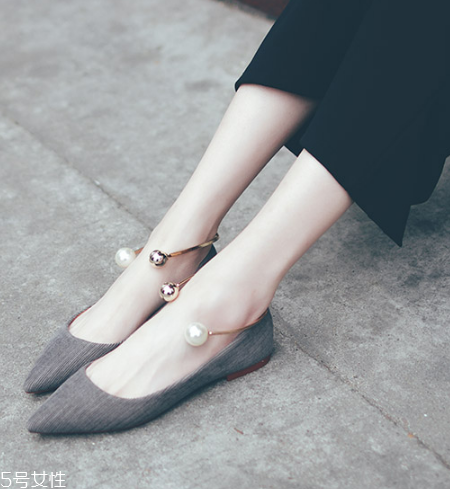 什么樣的鞋子顯腿長(zhǎng)？拯救自己的小短腿