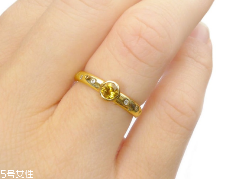 新娘戴什么戒指比較好看？明黃也能代表永恒