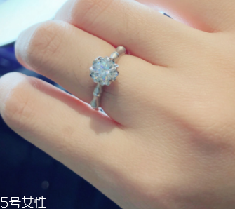 新娘戴什么戒指比較好看？明黃也能代表永恒