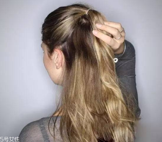披肩發(fā)怎么弄好看圖解 六款新的編發(fā)教程 披肩發(fā)怎么弄好看圖解 六款新的編發(fā)教程