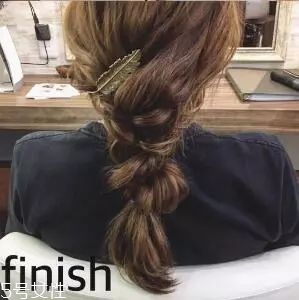 披肩發(fā)怎么弄好看圖解 六款新的編發(fā)教程 披肩發(fā)怎么弄好看圖解 六款新的編發(fā)教程